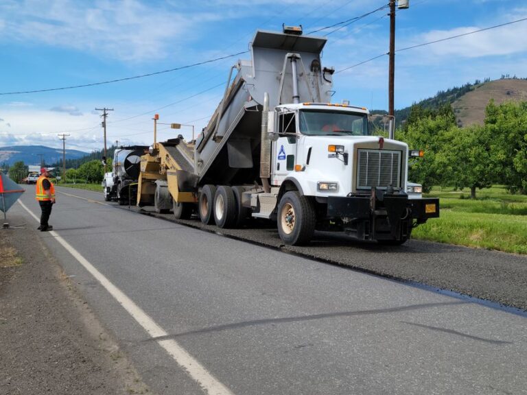 asphalt paving contractor